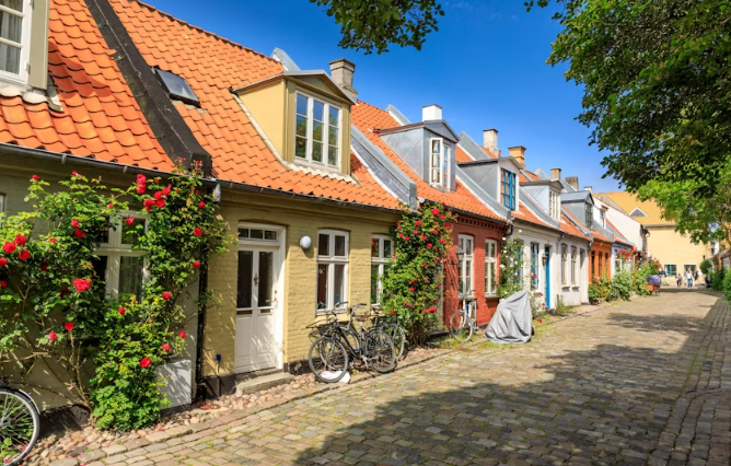 Introductory walking tour of Aarhus with a local - Image 2